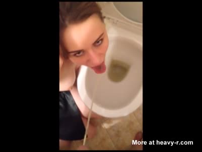 Girls swallowing piss