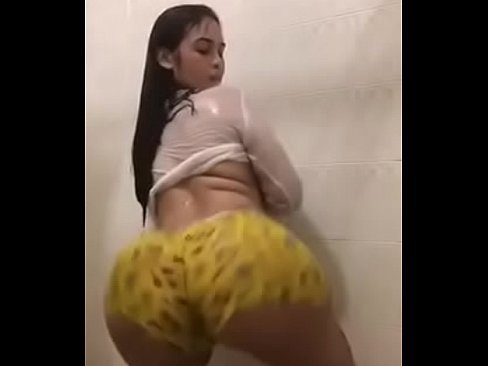 Sexy latin girl tease twerk
