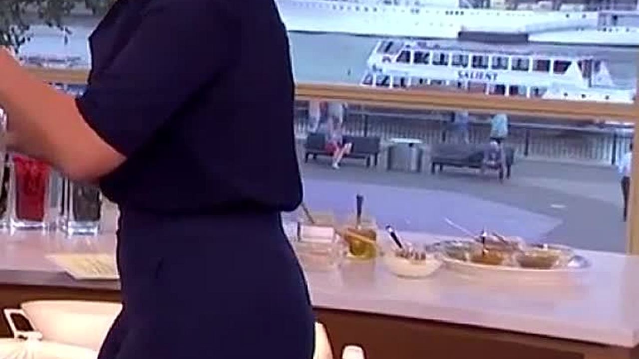 Gingersnap reccomend holly willoughby ass