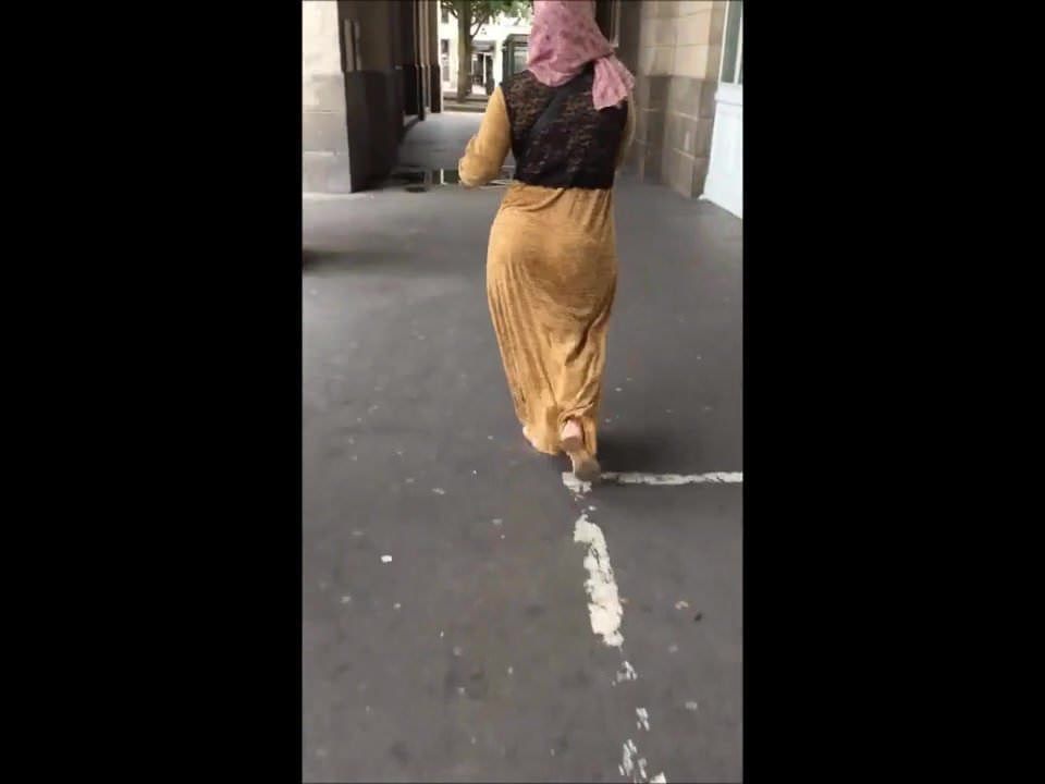 Jiggle ass arab
